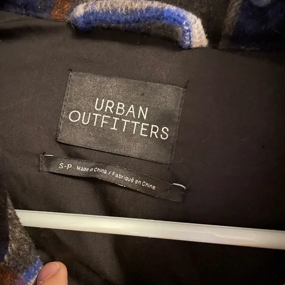 NWOT Urban Outfitters cropped puffer jacket - Picture 5 of 8